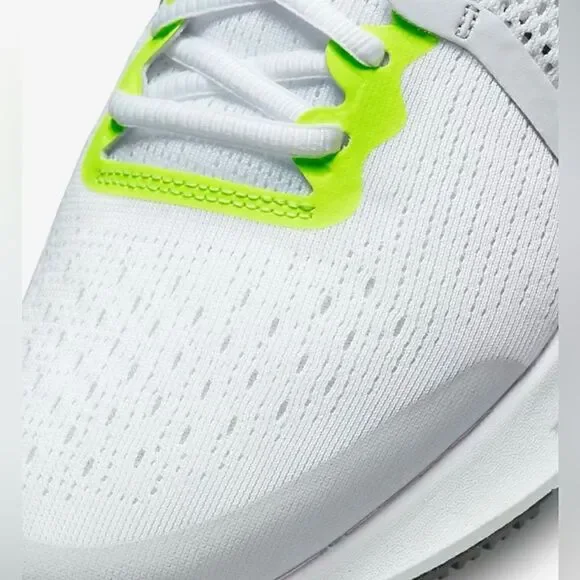 NWT Nike Zoom Prevail